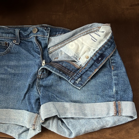 GAP mid-rise denim rolled shorts - Picture 3 of 3